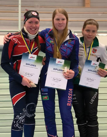 VM-SØLV: Ane Sofie Krogh (t.v) ,ed sølvmedaljen fra junior-VM.