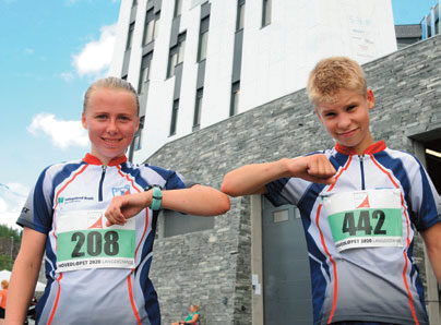 <b>GØY</b>: Helene Alsos Höglin og Gjermund Osdal syntes det var gøy å delta i Hovedløpet ved skihallen i Lørenskog sammen med mange andre.