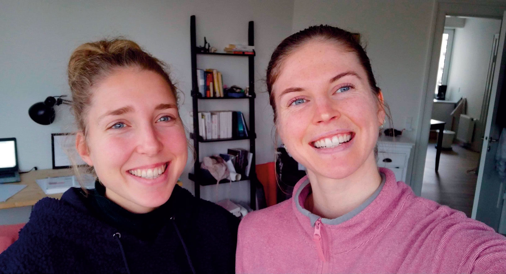 PÅ HJEMMEBANE: Andrine deler leilighet med det danske lagets Cecilie Friberg Klystner. Sammen utfordrer og pusher de hverandre daglig på trening. FOTO: ANDRINE-SELFIE