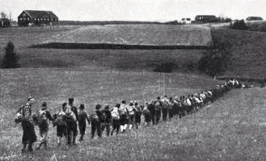 TYRVING: Løpere strømmet til orienteringsidretten etter krigen. Her på vei til Tyrvings klubborientering i 1945. For fra IL Tyrvings klubbhistorie.